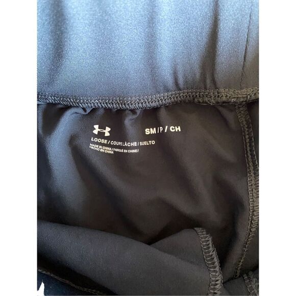 Under Armour, women’s gray mesh, wideband side pocket shorts, size S - Picture 6 of 7